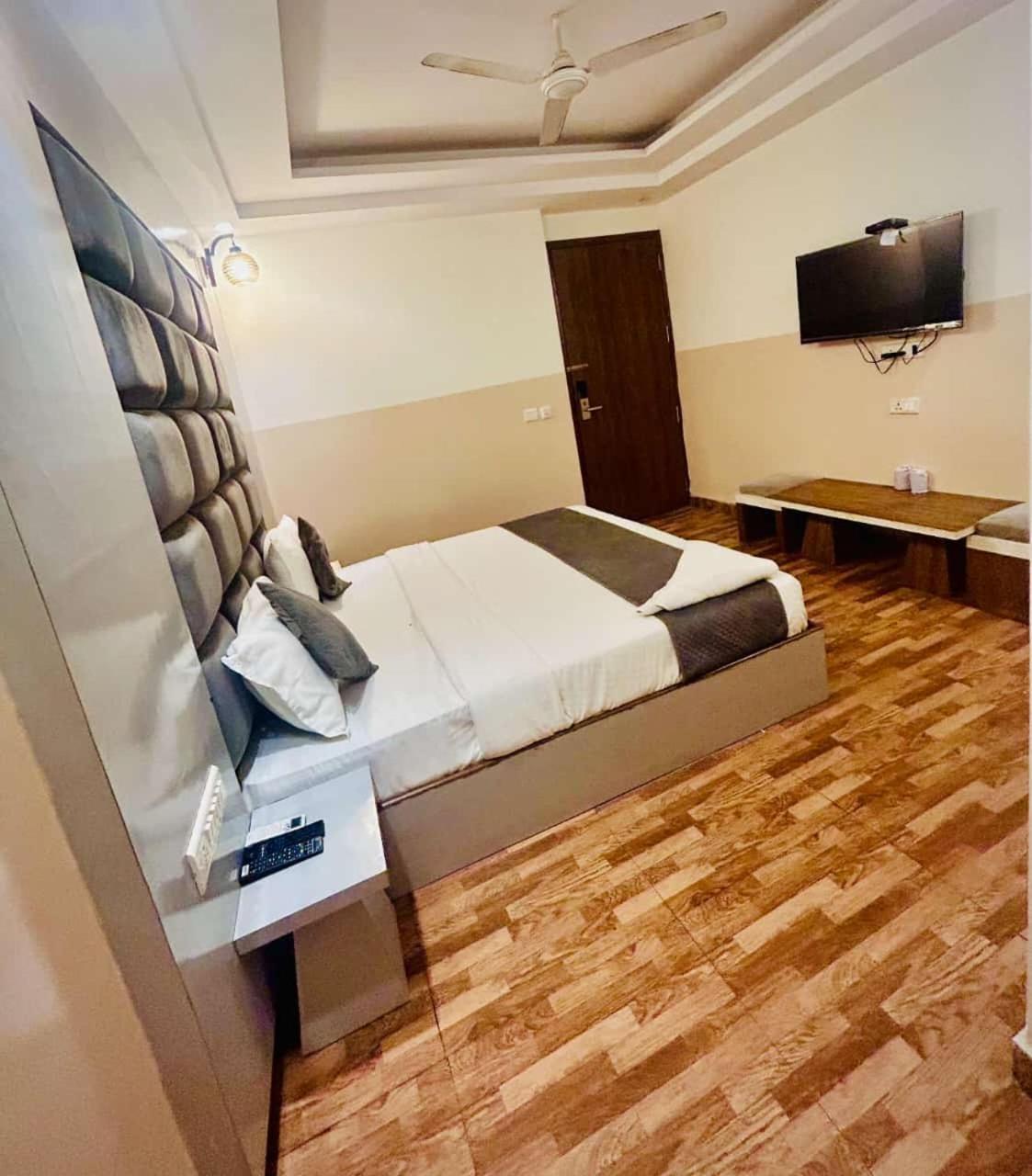 Hotel Airport City Nuova Delhi Esterno foto