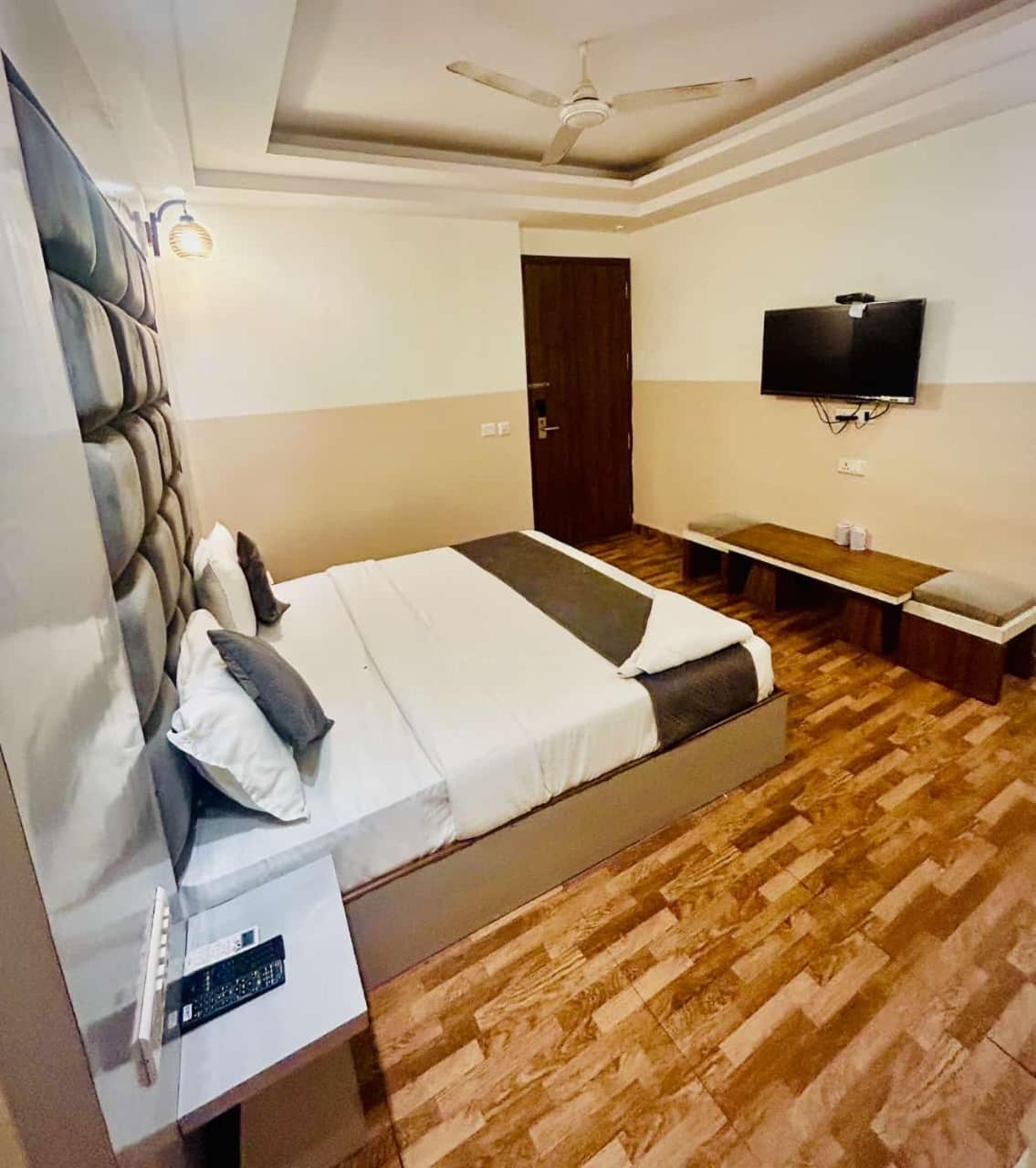 Hotel Airport City Nuova Delhi Esterno foto