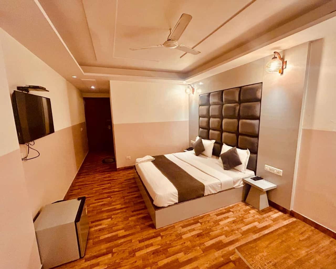 Hotel Airport City Nuova Delhi Esterno foto