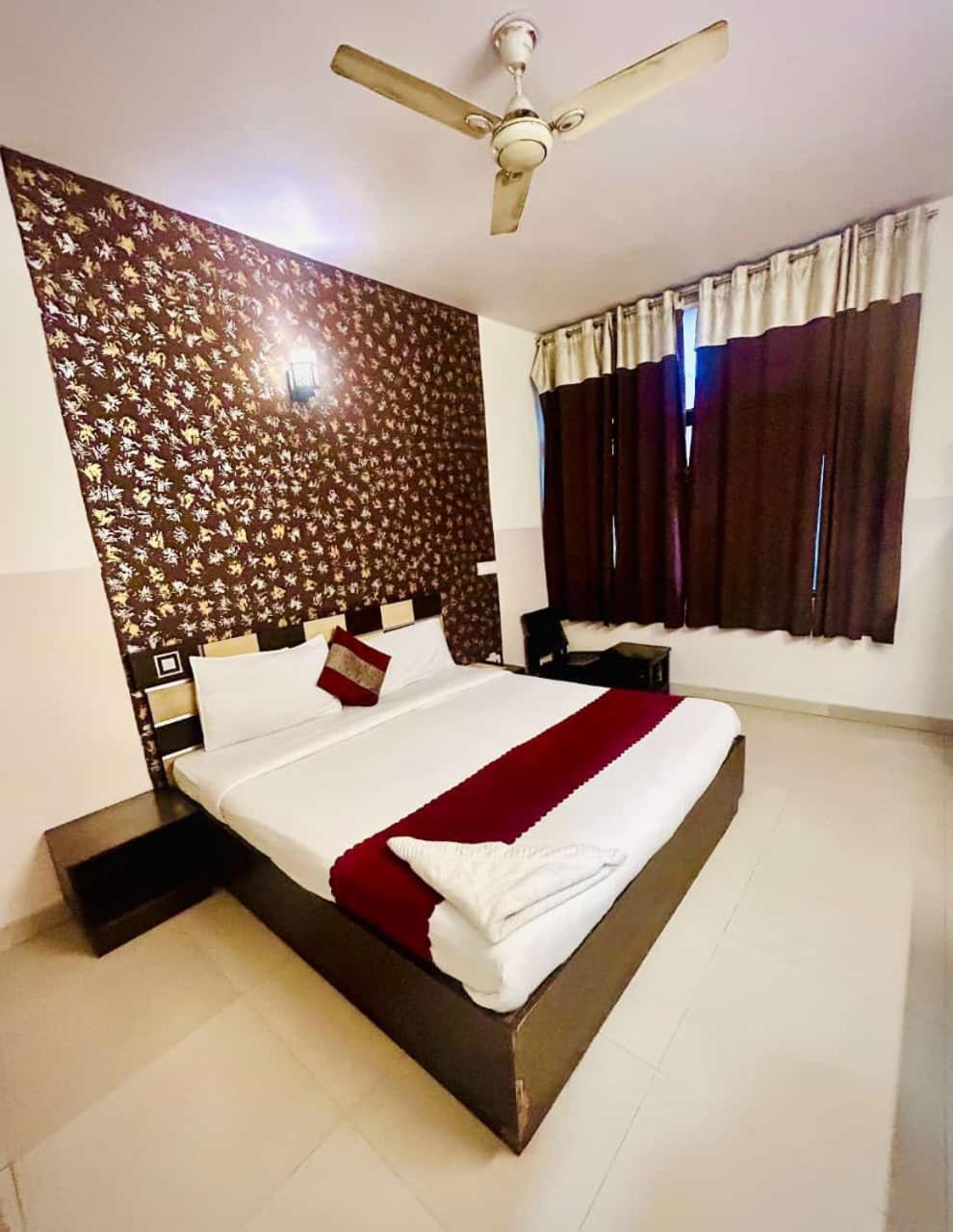 Hotel Airport City Nuova Delhi Esterno foto
