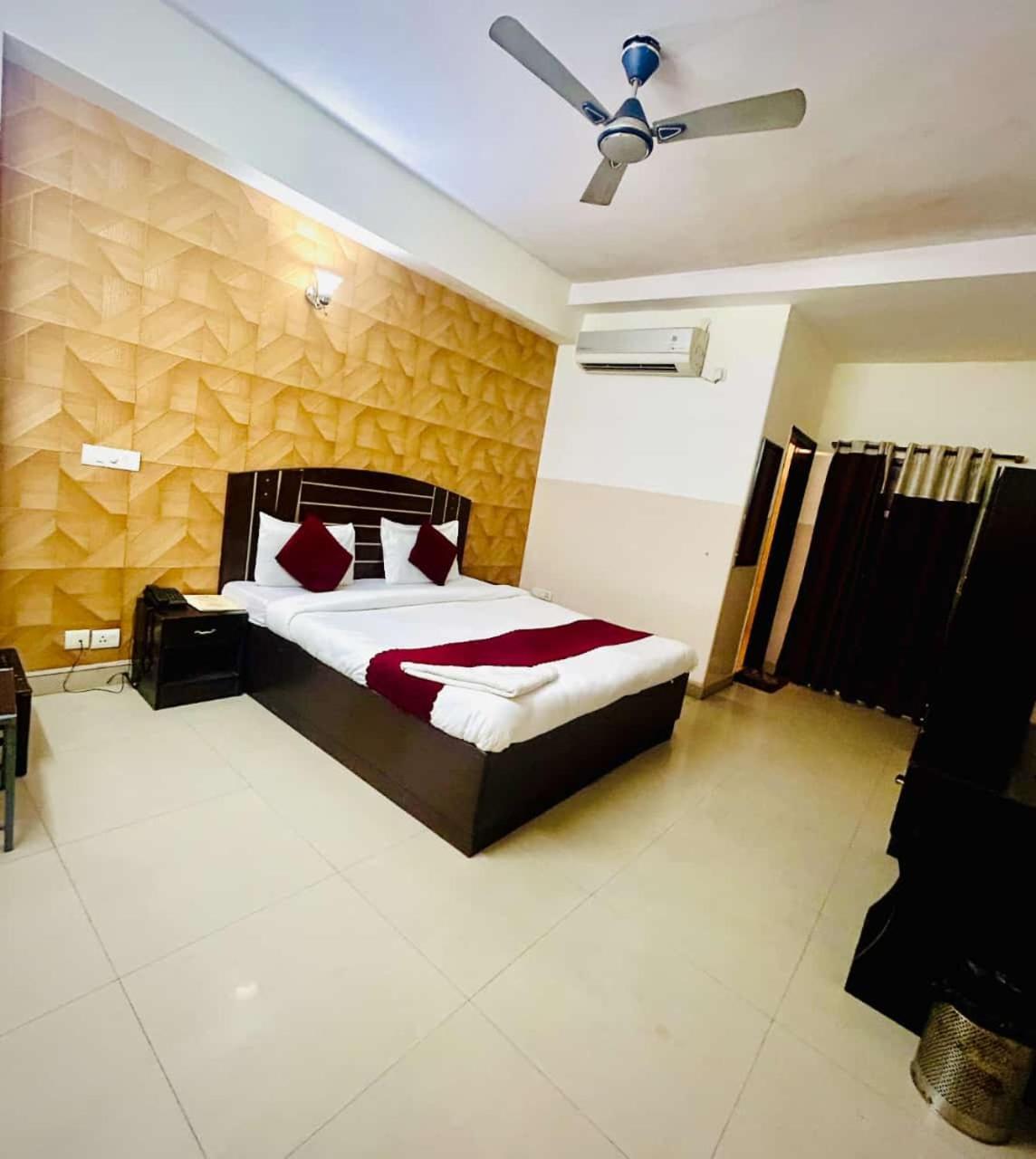Hotel Airport City Nuova Delhi Esterno foto