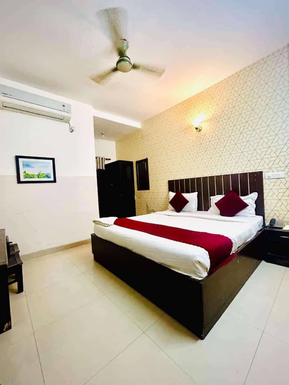 Hotel Airport City Nuova Delhi Esterno foto