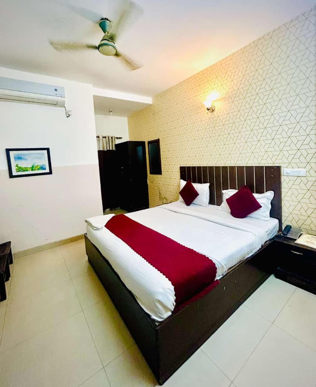 Hotel Airport City Nuova Delhi Esterno foto