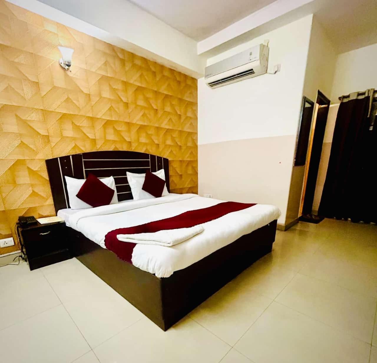 Hotel Airport City Nuova Delhi Esterno foto